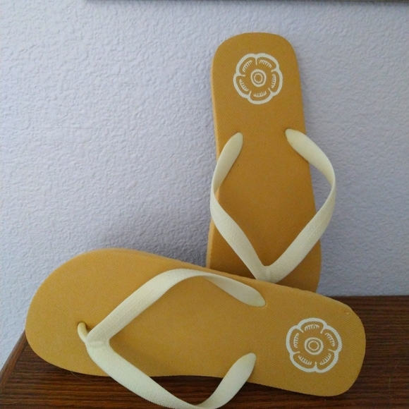 unbranded Shoes - New Lightweight Flip Flops